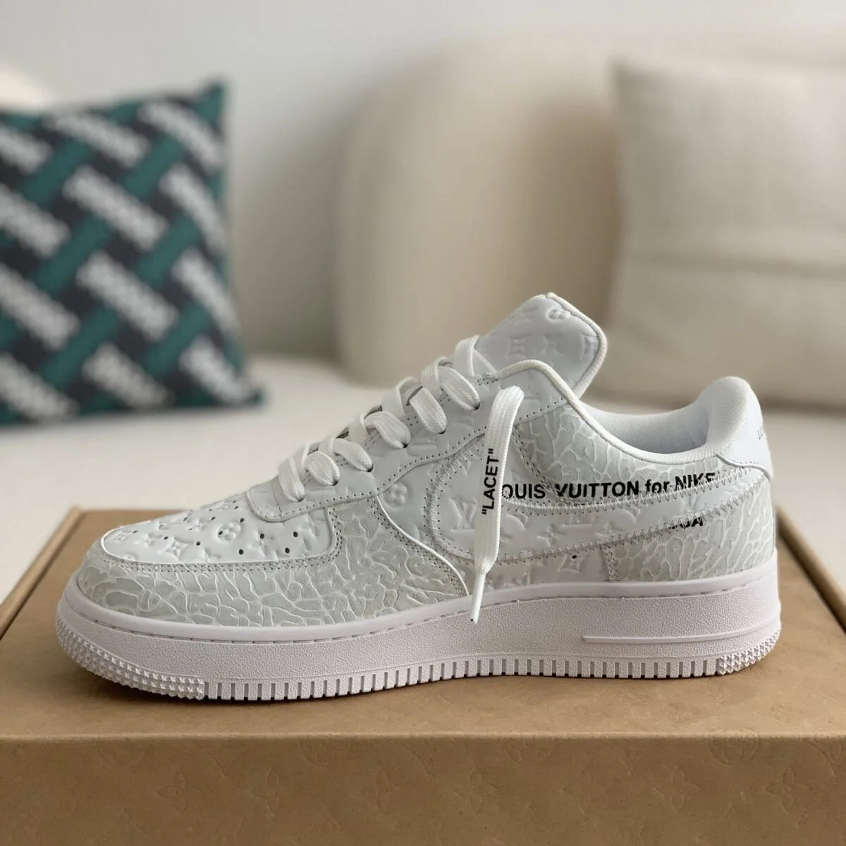 All-White Texture Low-Top Casual Sneakers