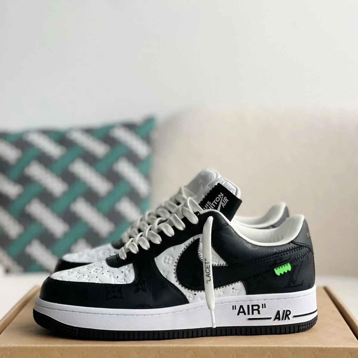 Black & White Contrast Jacquard Low-Top Sneakers