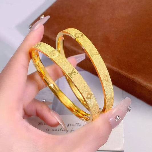 A precise ladies' bracelet accessory