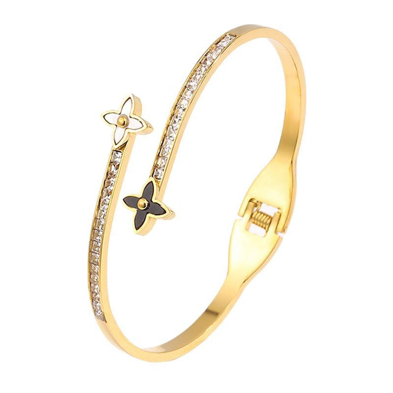 Four-Leaf Decor Diamond-Studded Bangle