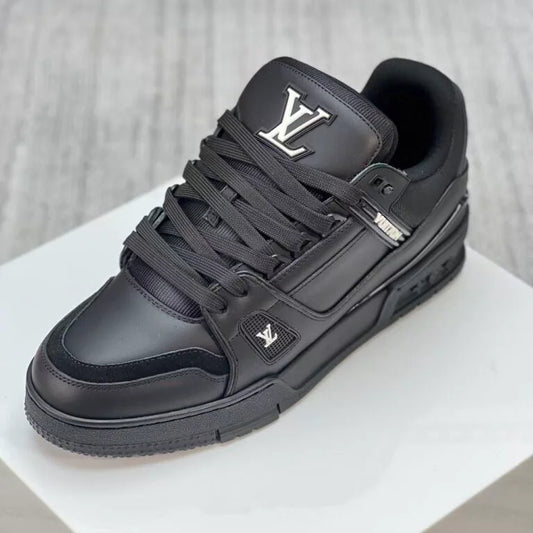 All-Black Low-Top Logo-Accent Casual Sneakers