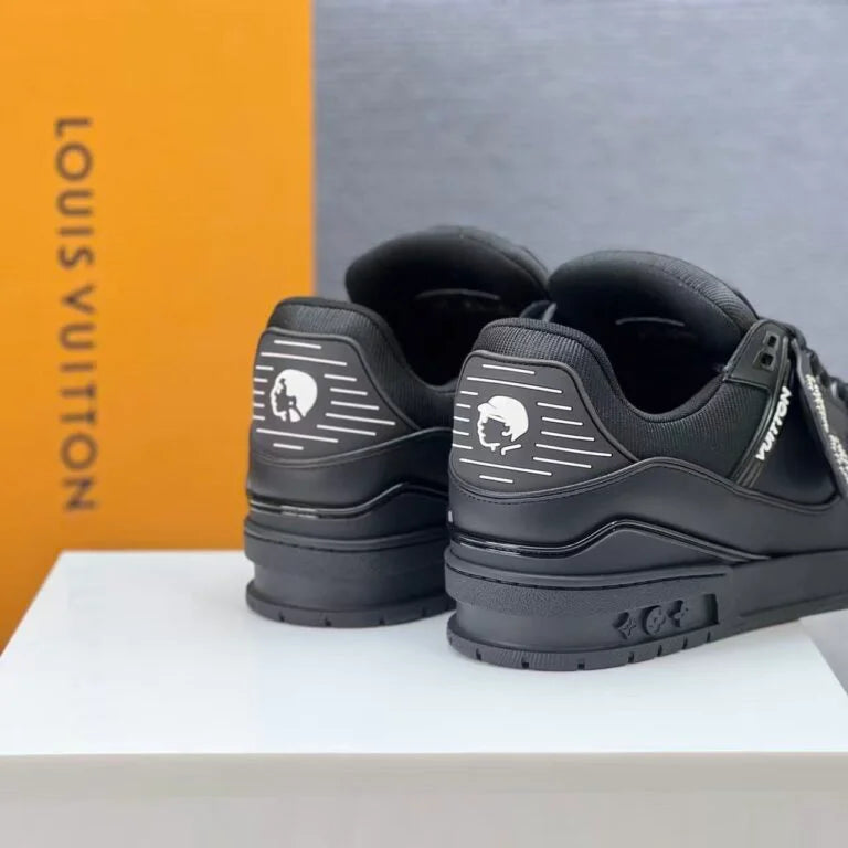 All-Black Low-Top Logo-Accent Casual Sneakers