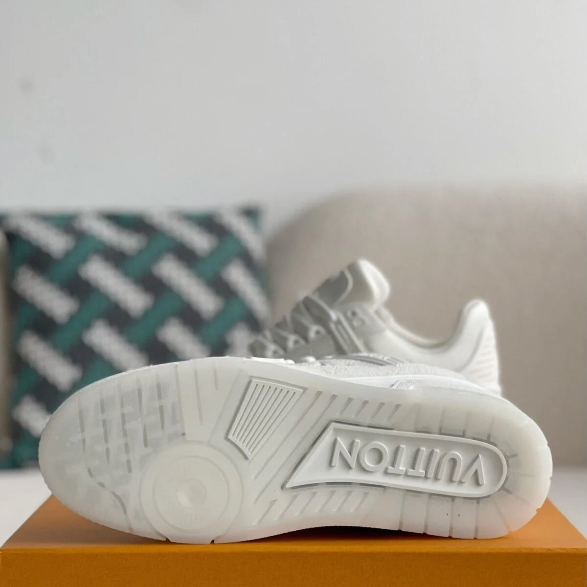 Solid-Color Pattern Stylish Casual Sneakers