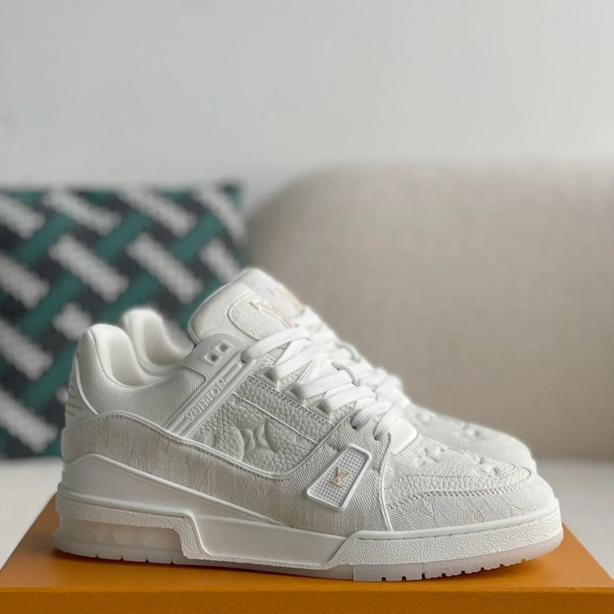 Solid-Color Pattern Stylish Casual Sneakers