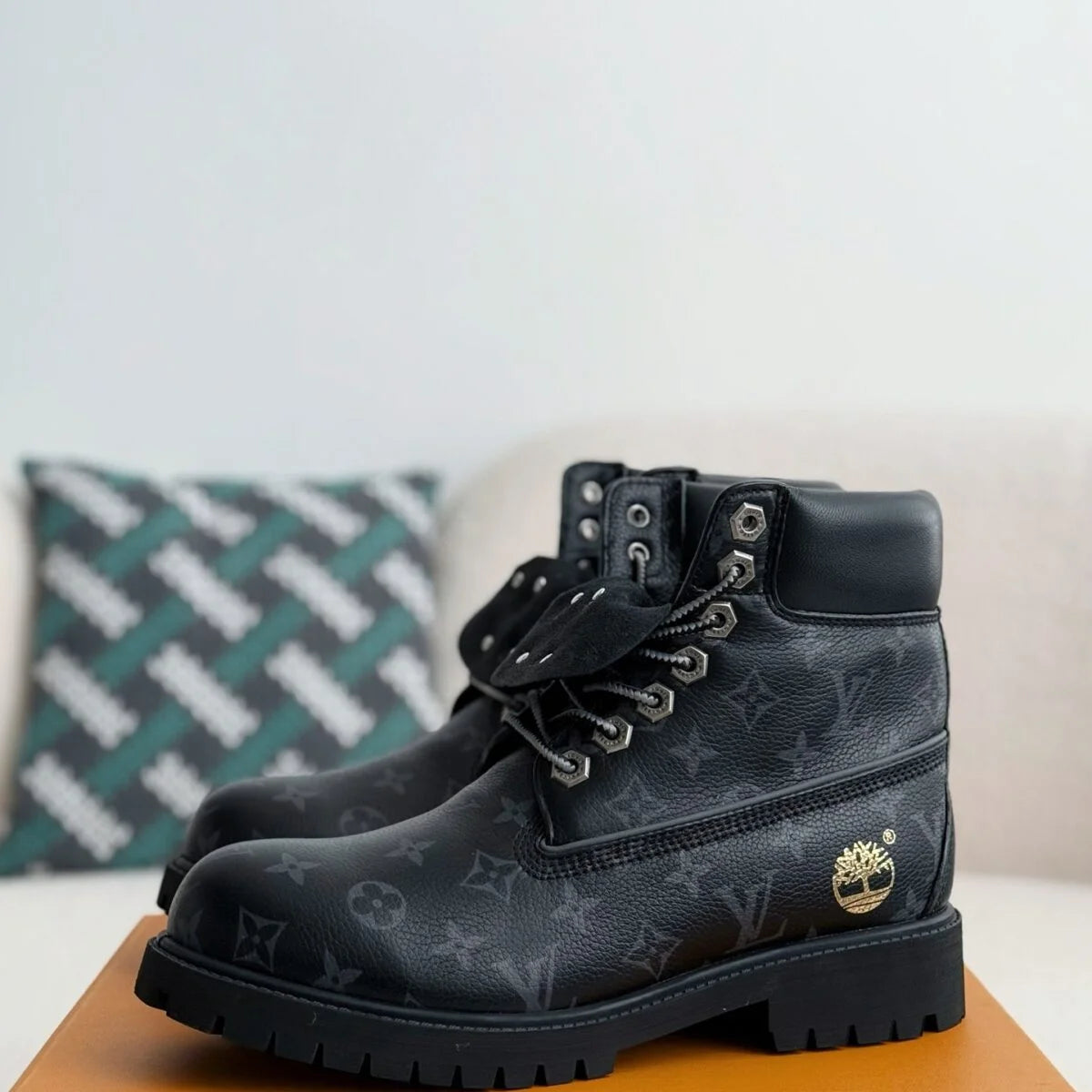 Black Textured High-Top Men's Work Boots