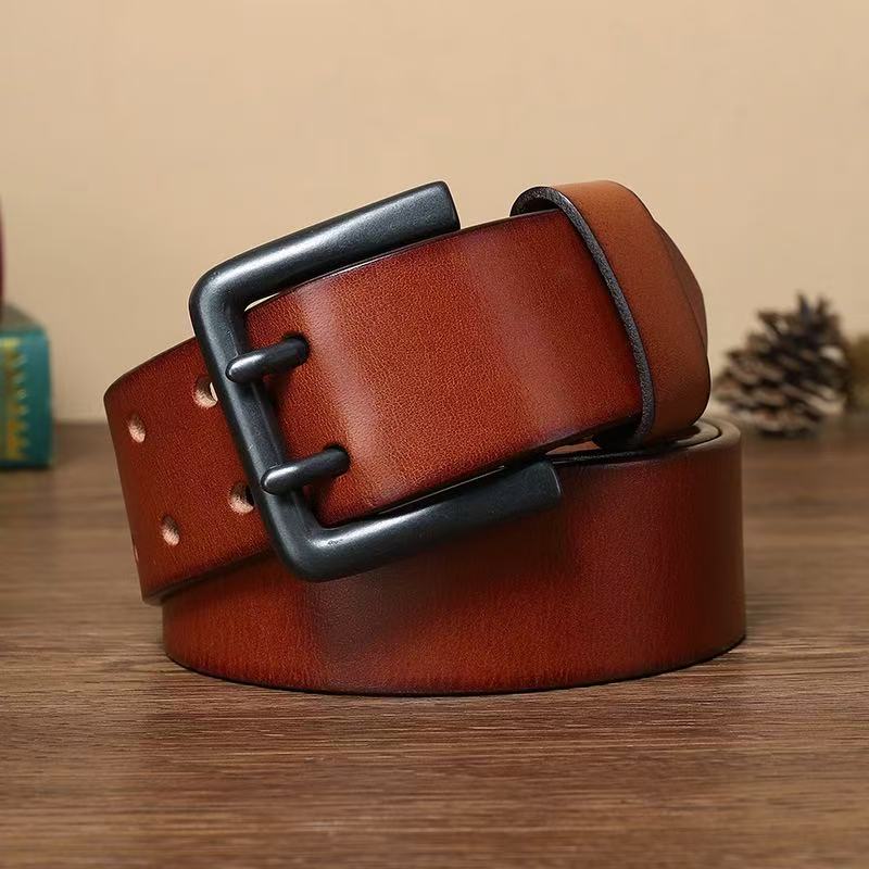 Retro-style button-fastened men's belt