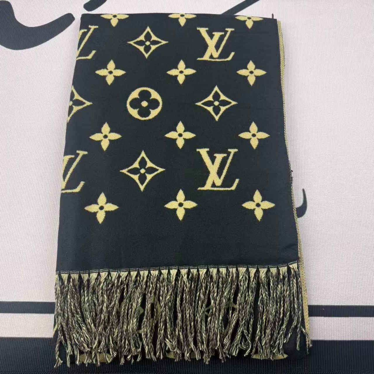 Classic Pattern Fringed Scarf