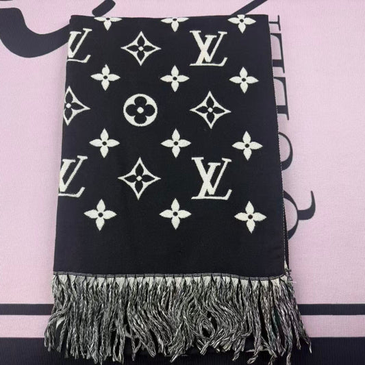 Classic Pattern Fringed Scarf