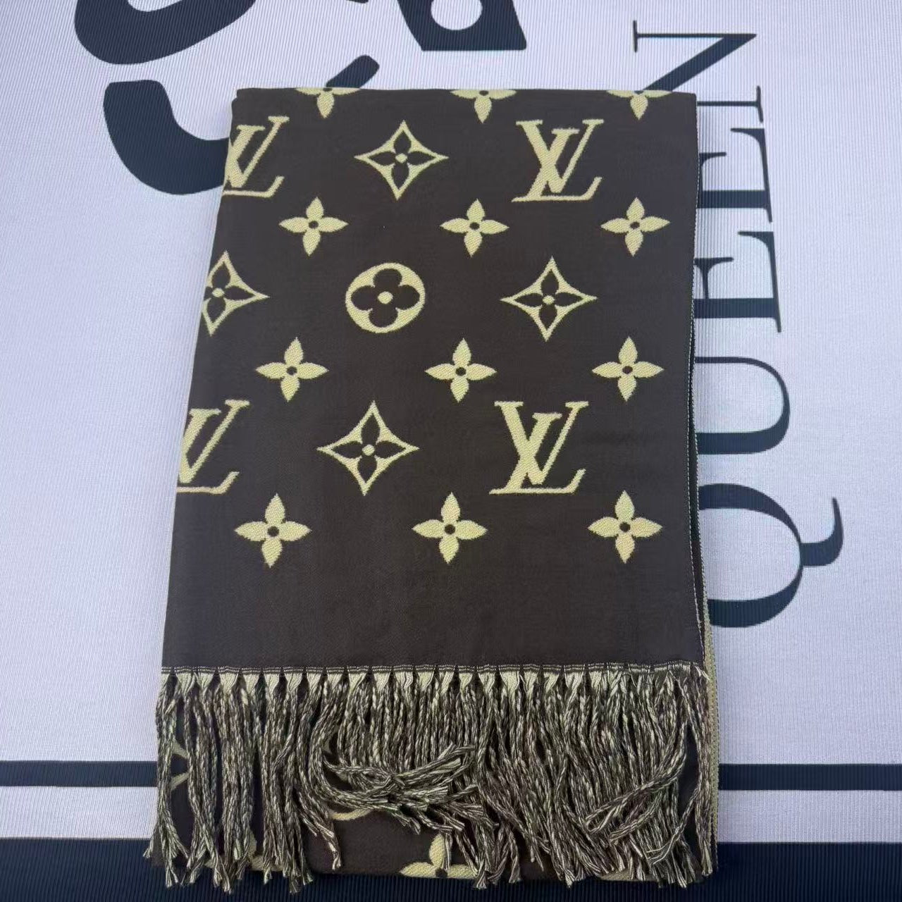 Classic Pattern Fringed Scarf