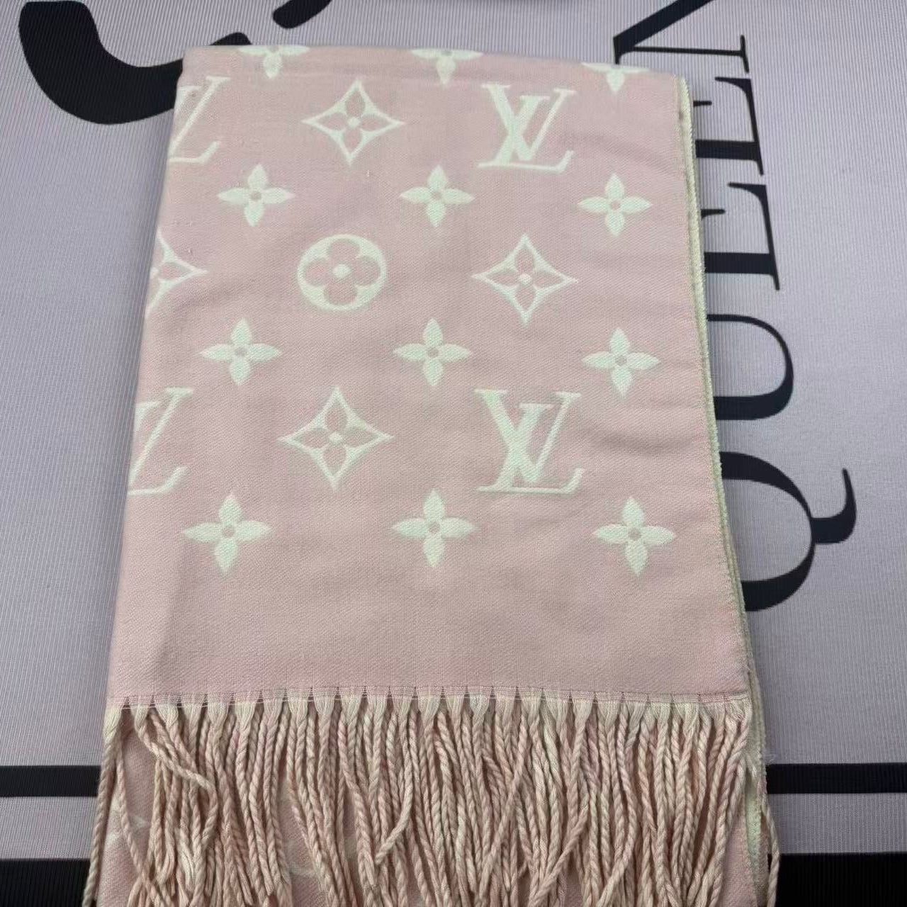 Classic Pattern Fringed Scarf