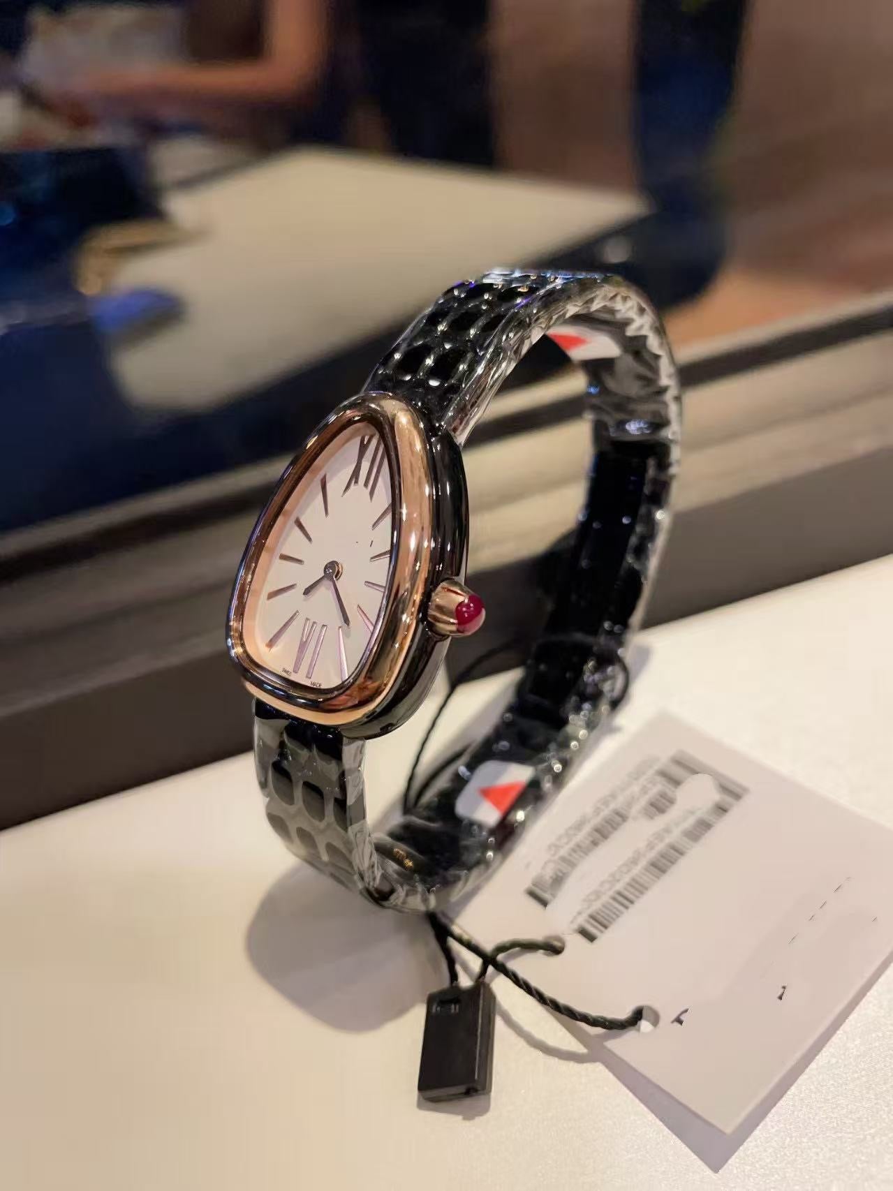 Triangle Dial Retro Women's Watch