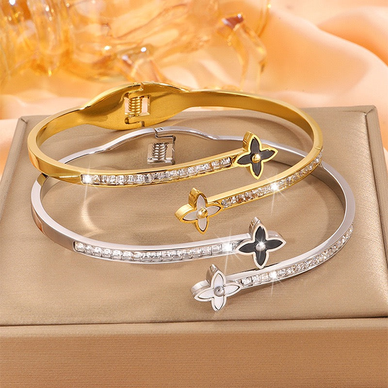 Four-Leaf Decor Diamond-Studded Bangle