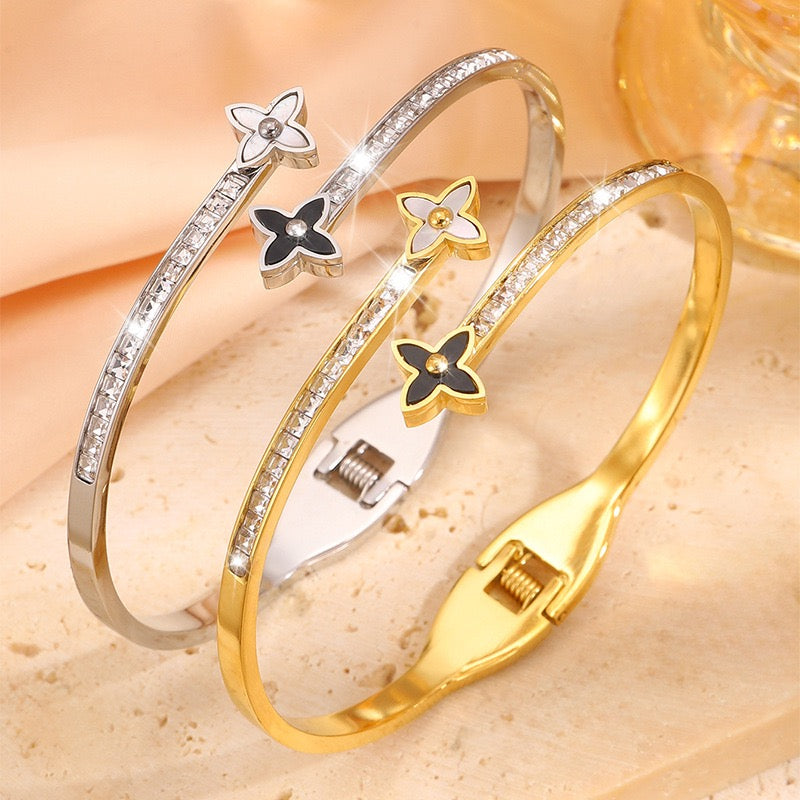 Four-Leaf Decor Diamond-Studded Bangle