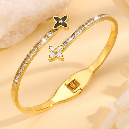 Four-Leaf Decor Diamond-Studded Bangle