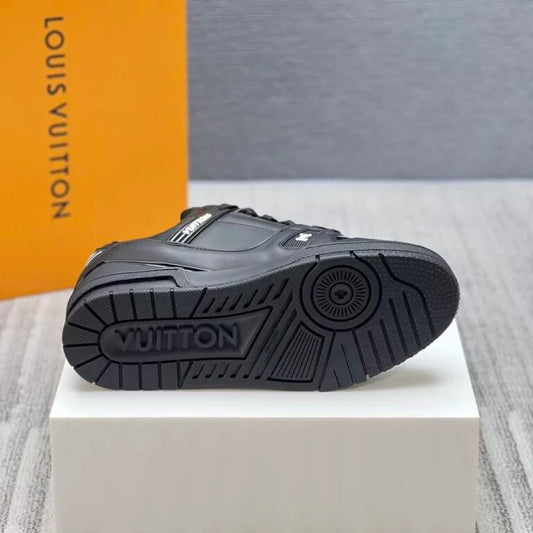 All-Black Low-Top Logo-Accent Casual Sneakers