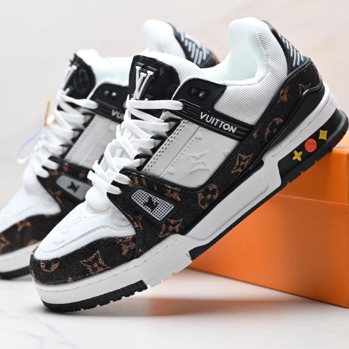 Contrast Panel Stylish Low-Top Sneakers